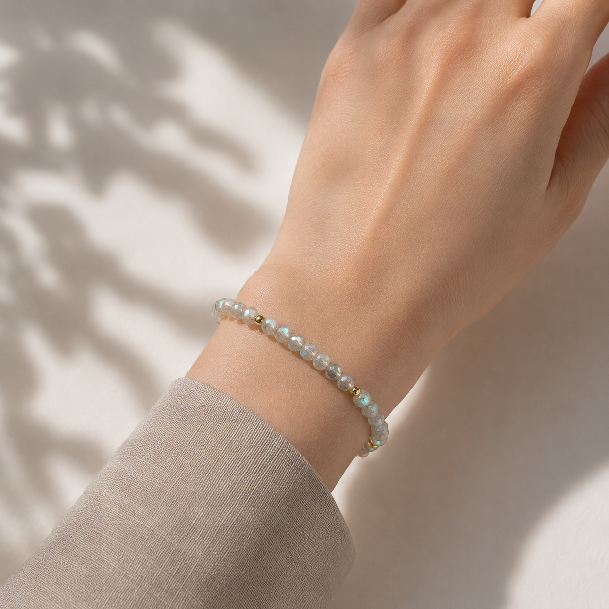 Labradorite bracelet with gold plated / silver details