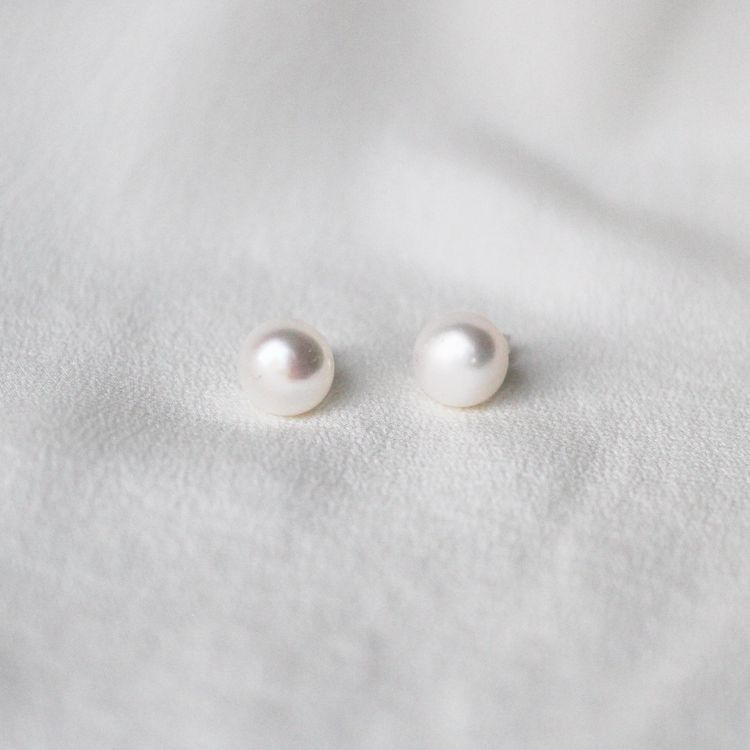 Hõbekõrvarõngad pärliga "4mm"