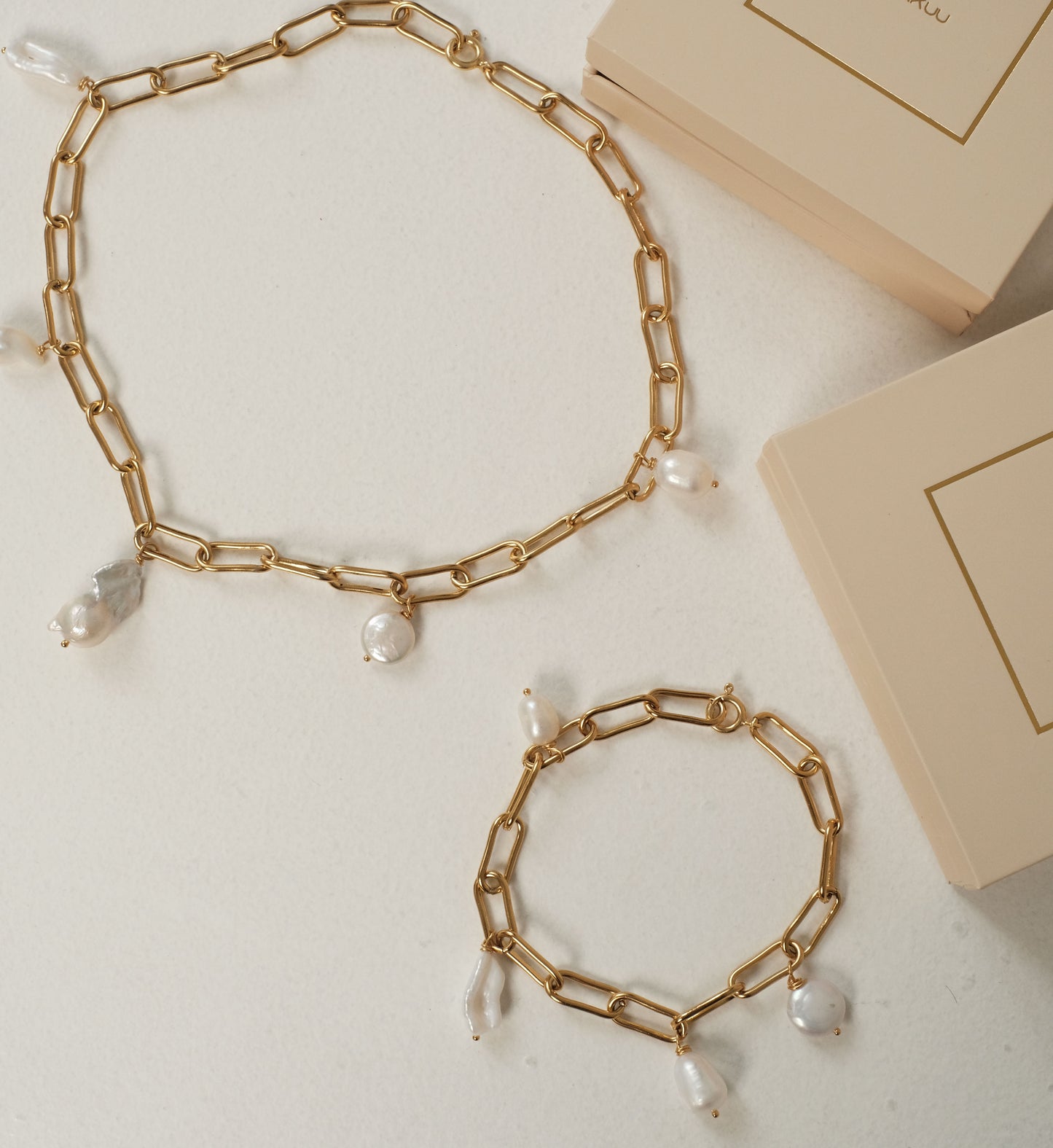 Gold plated bracelet with natural pearls Erika
