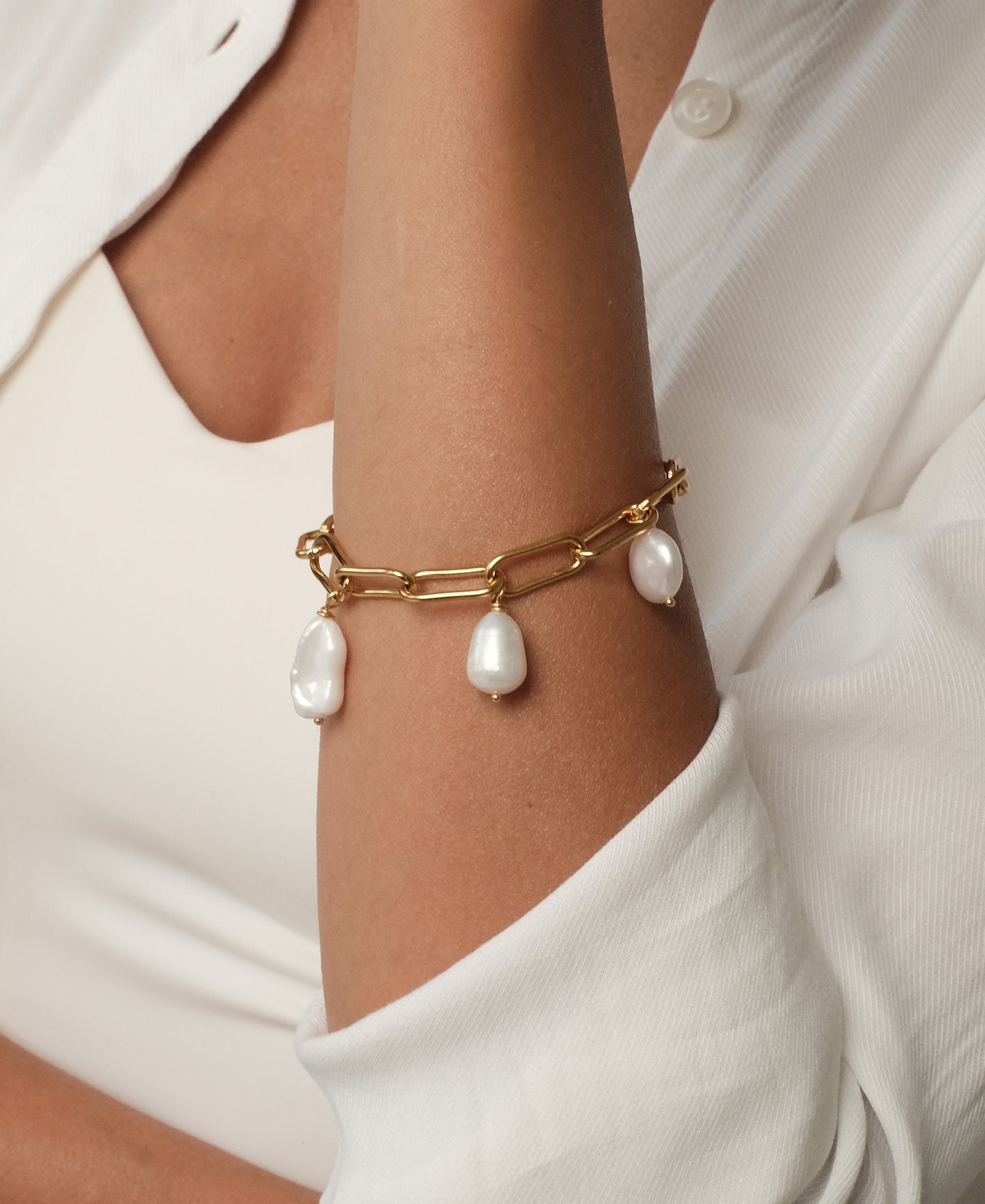 Gold plated bracelet with natural pearls Erika