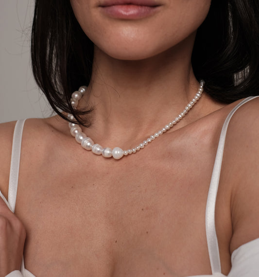 Pärlikee kullatud detailidega "Nina"