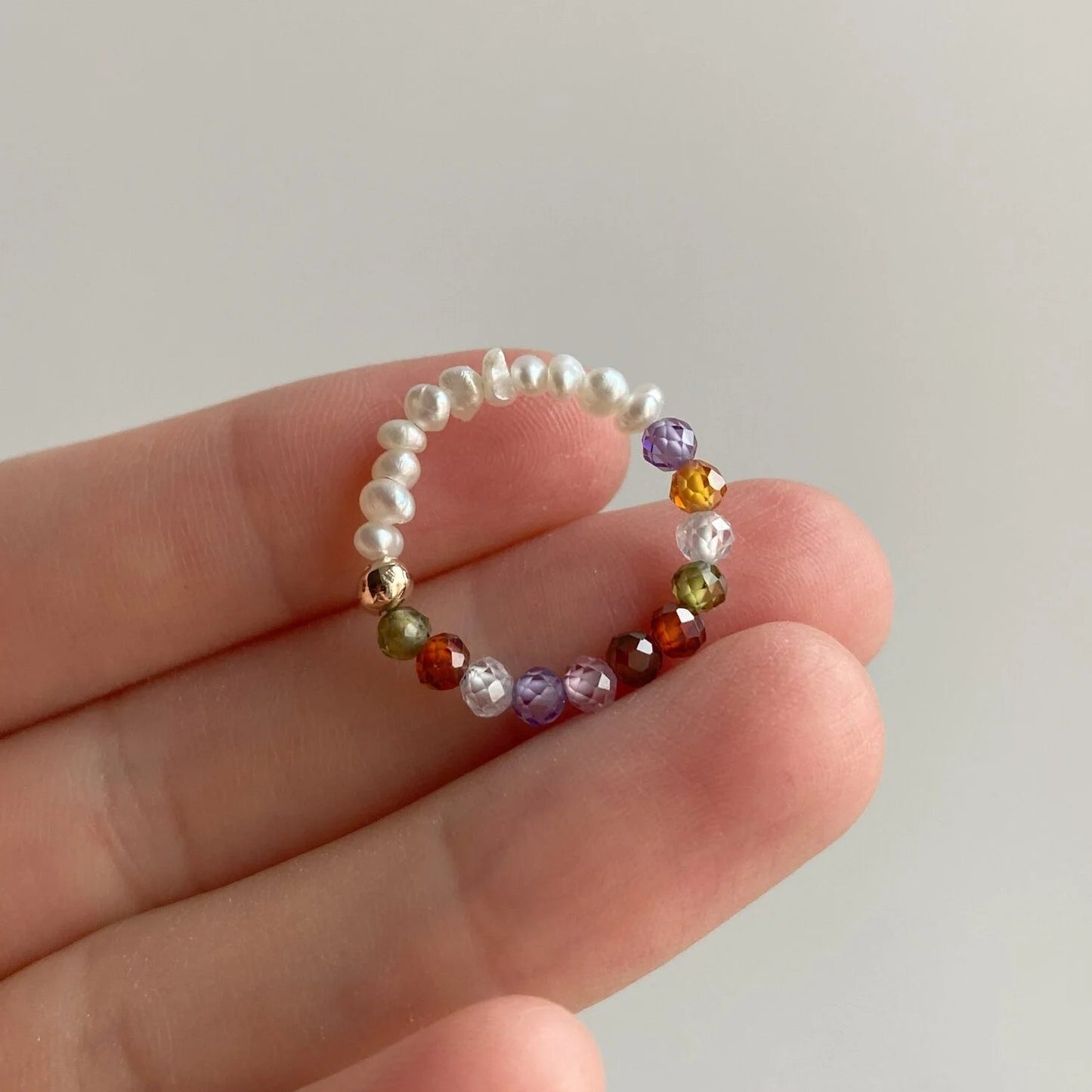 Vääriskividest ehtsa pärlitega sõrmus