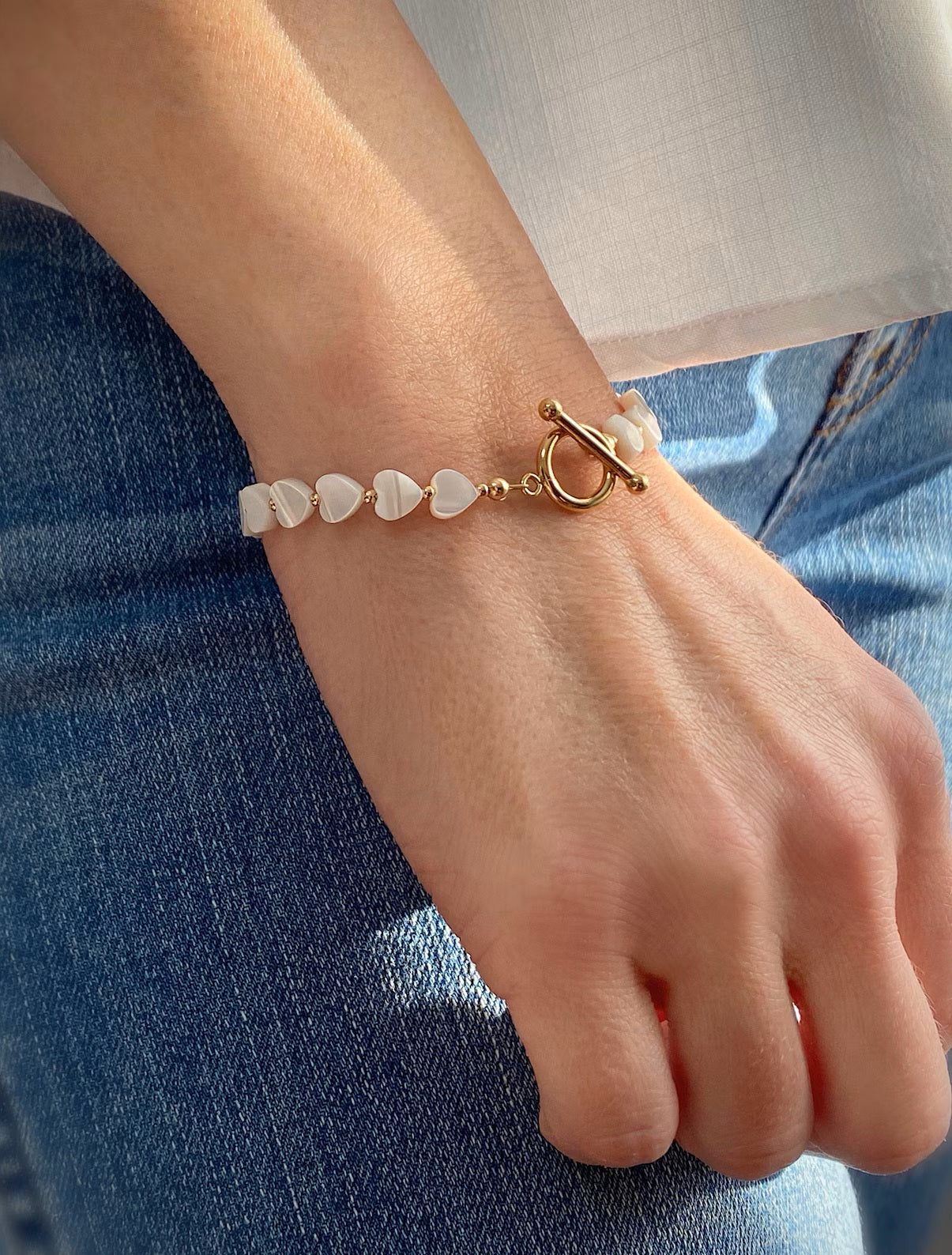 Dabīga perlamutra rokassprādze "Hearts"