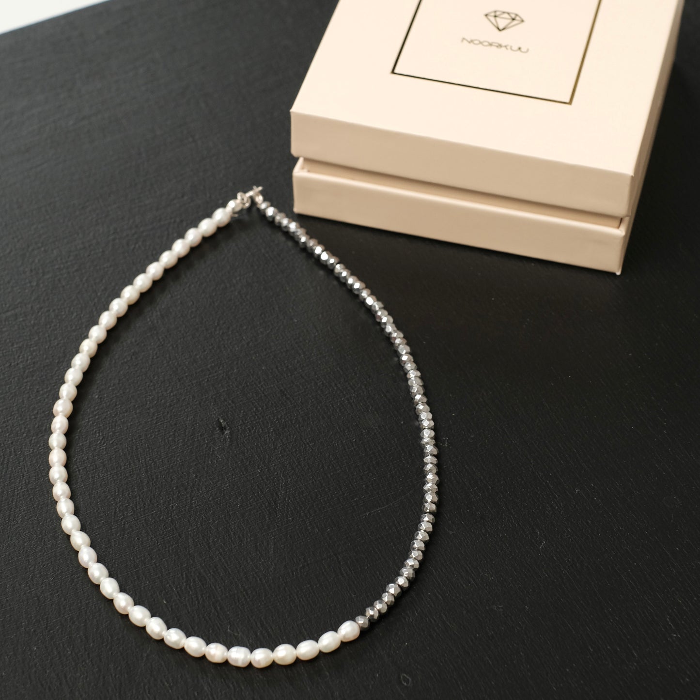 Natural pearl and hematite necklace 2