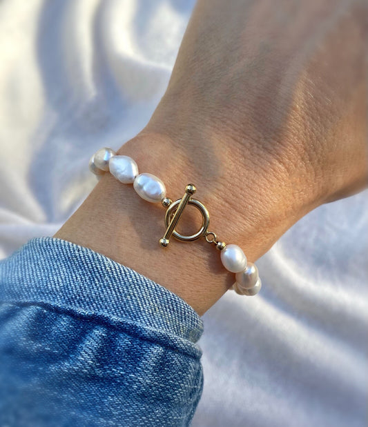 Gold plated bracelet with natural pearl "Roundy"