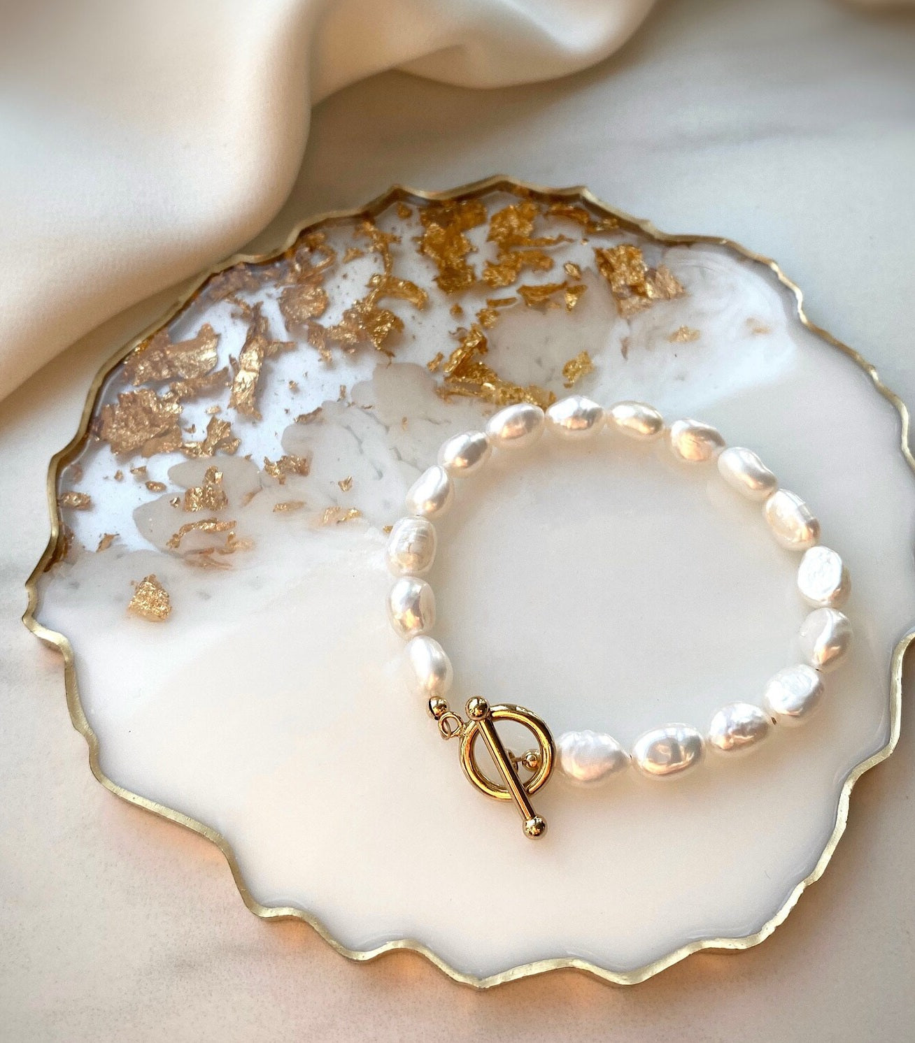 Gold plated bracelet with natural pearl "Roundy"