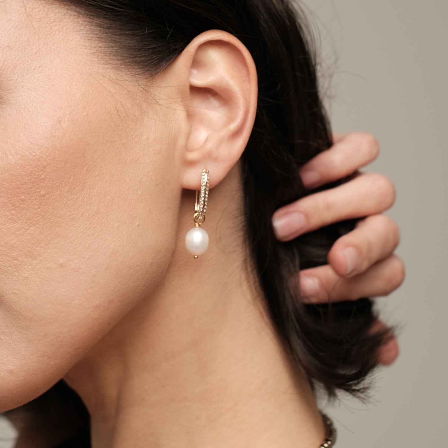 Apzeltīti auskari ar dabīgām pērlēm "Luula"