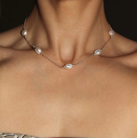 Elegant 925 sterling silver necklace with natural pearls