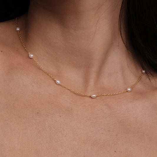 Gold plated necklace with natural pearls "Small"