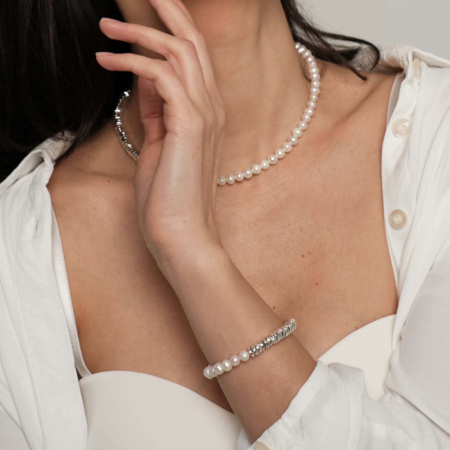 Natural pearl and hematite necklace "Silver"