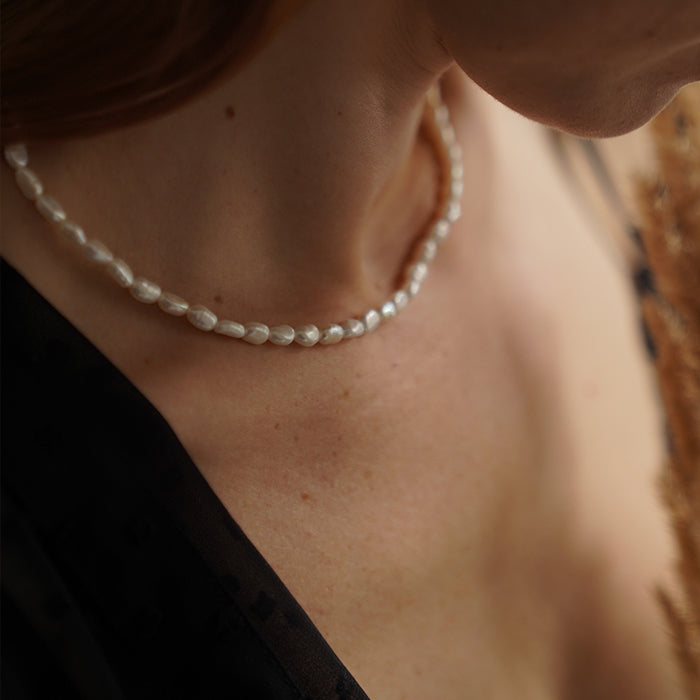 Irregular rice pearl necklace