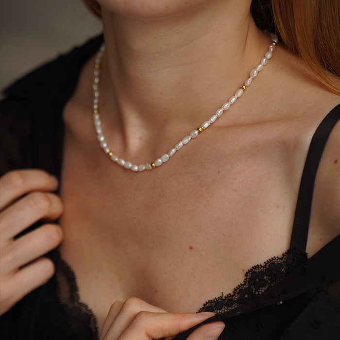 Natural pearl necklace with gold plated details