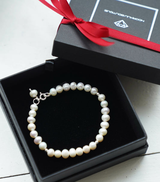 Natural pearl bracelet + silver details
