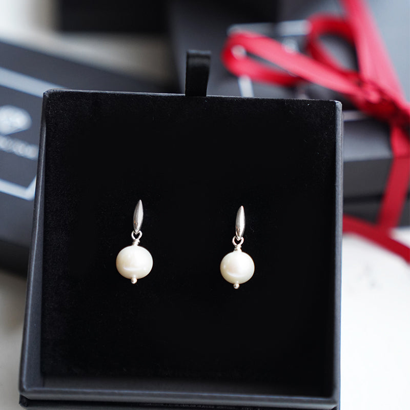 Sidabriniai auskarai su gėlavandeniais perlais