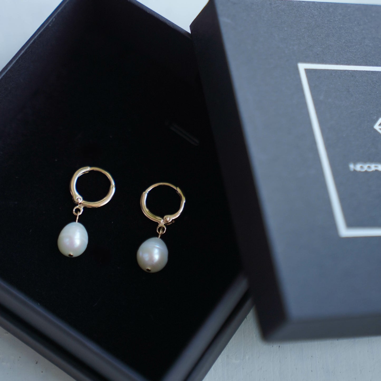 Gold plated earrings with natural pearls, 8-9mm