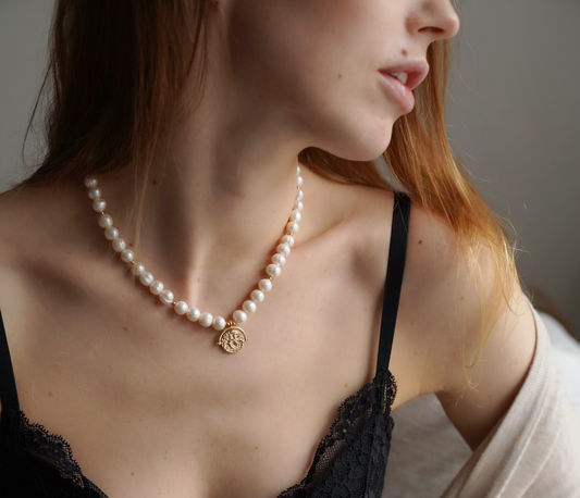 Natural pearl necklace with gold plated details "Mia"