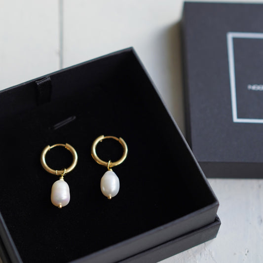 Gold plated earrings with natural pearls