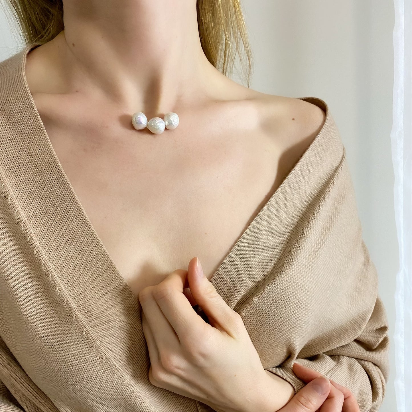 Vėrinys su trimis baroko perlais