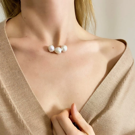 Transparent necklace with three Baroque pearls