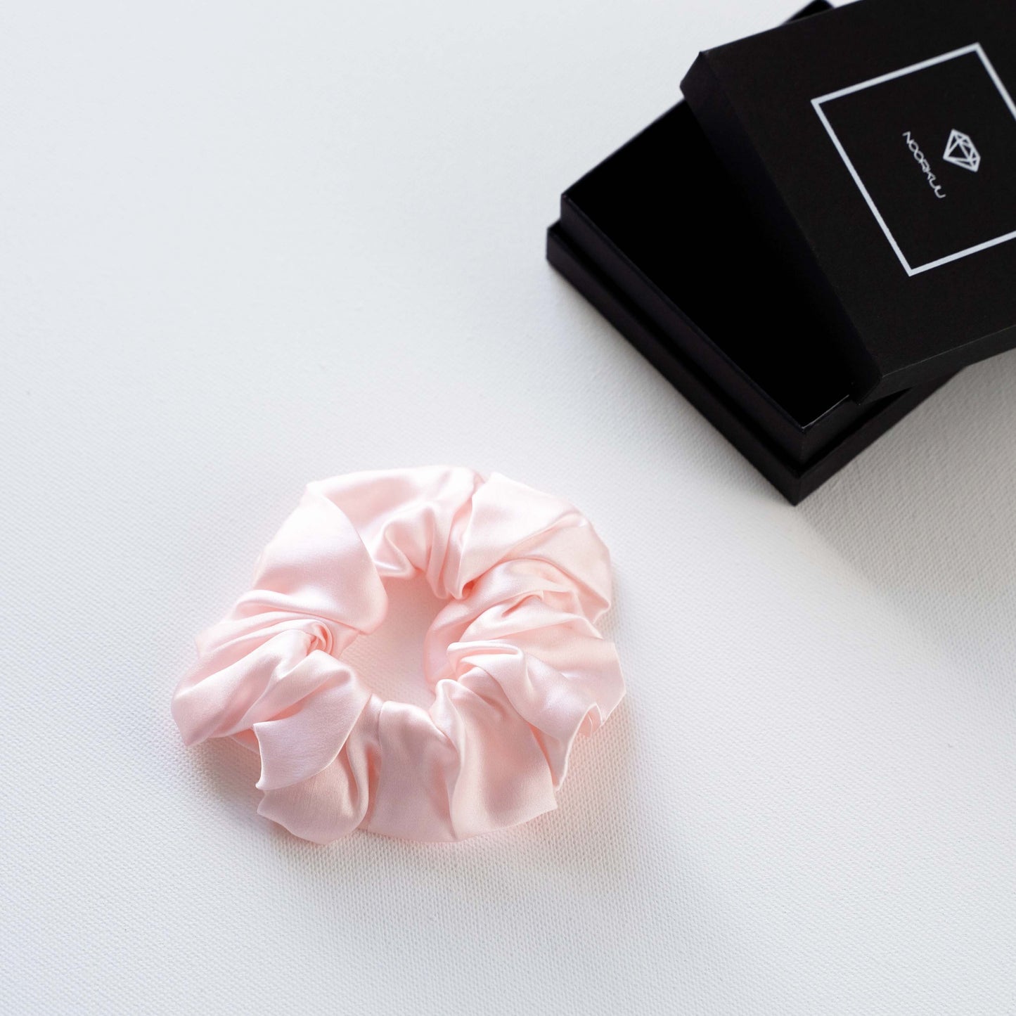 100% Silk scrunchie "Pink"
