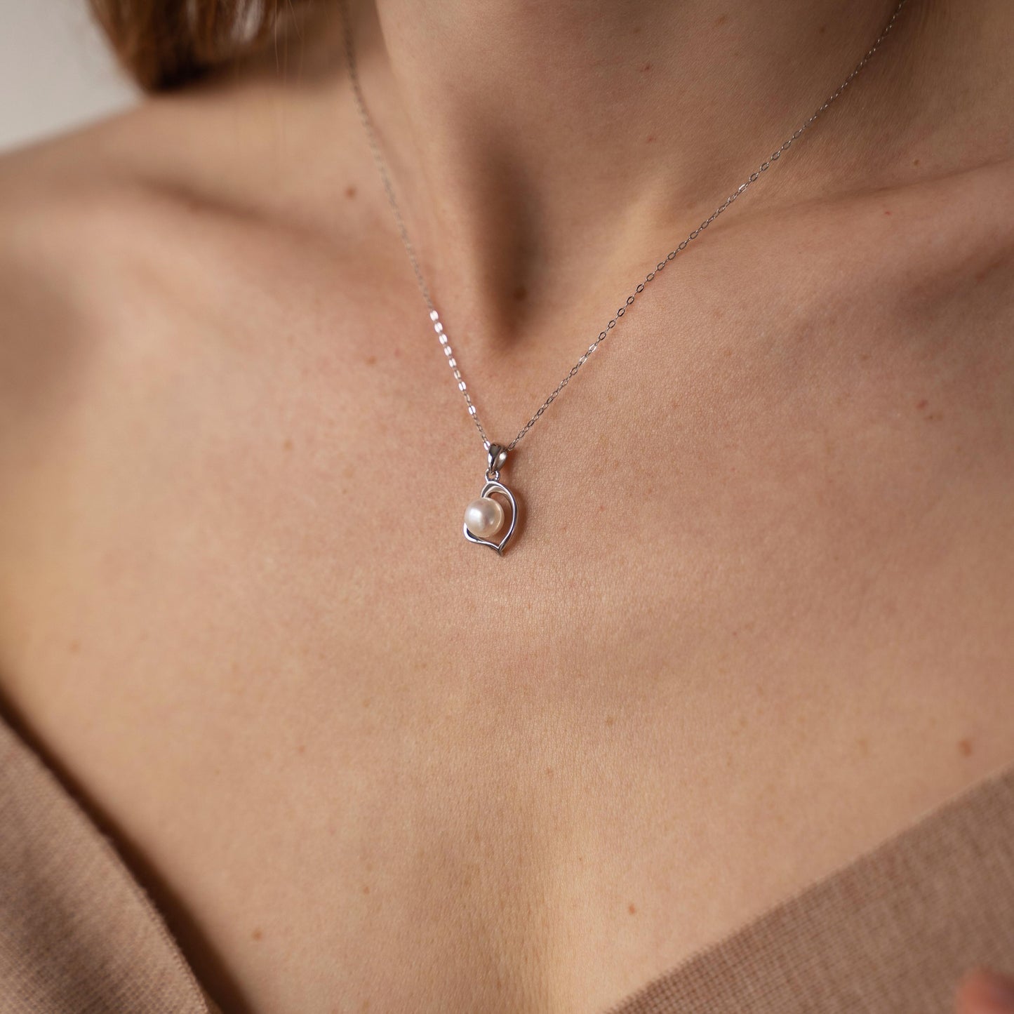 Elegant 925 sterling silver pendant with natural pearl "Love"