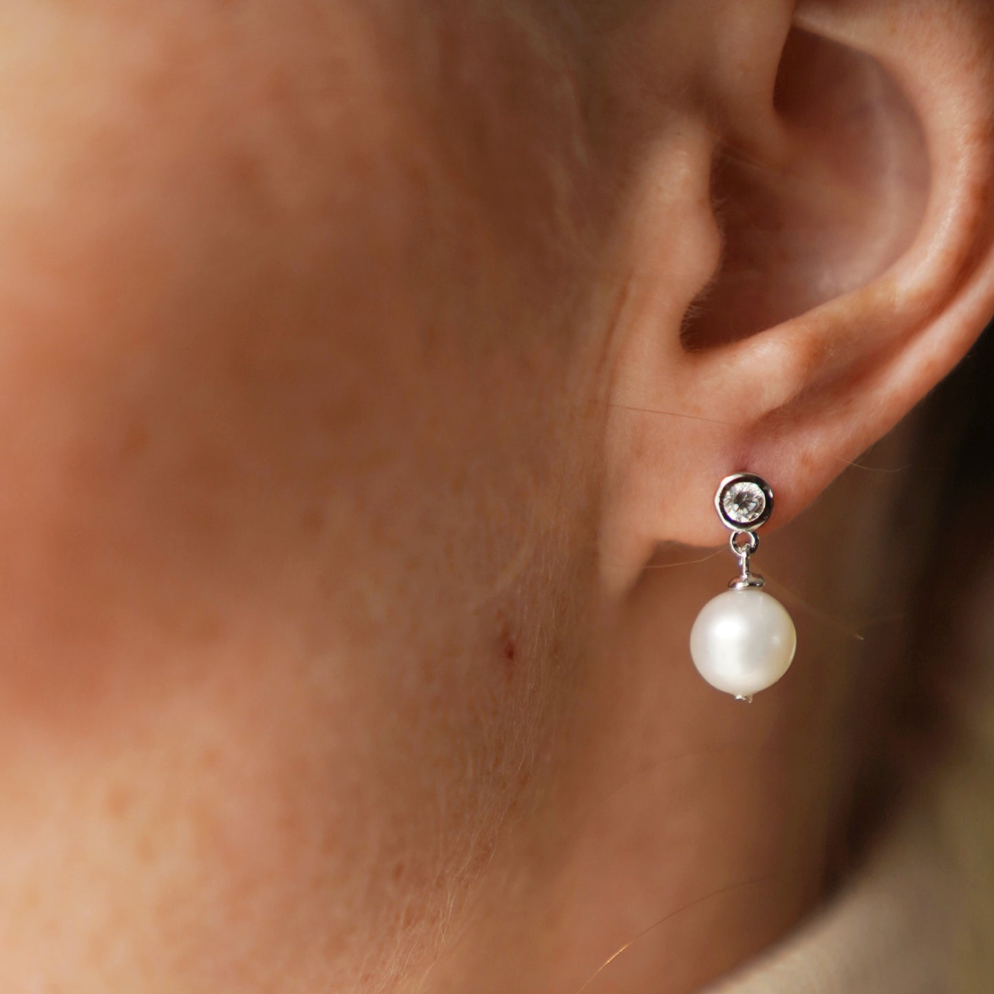 925 prabos sidabriniai auskarai su natūraliais perlais