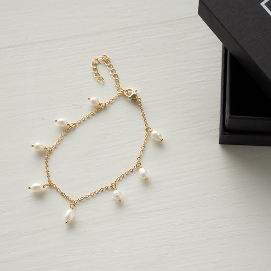 Gold plated bracelet with natural pearls "Anna"