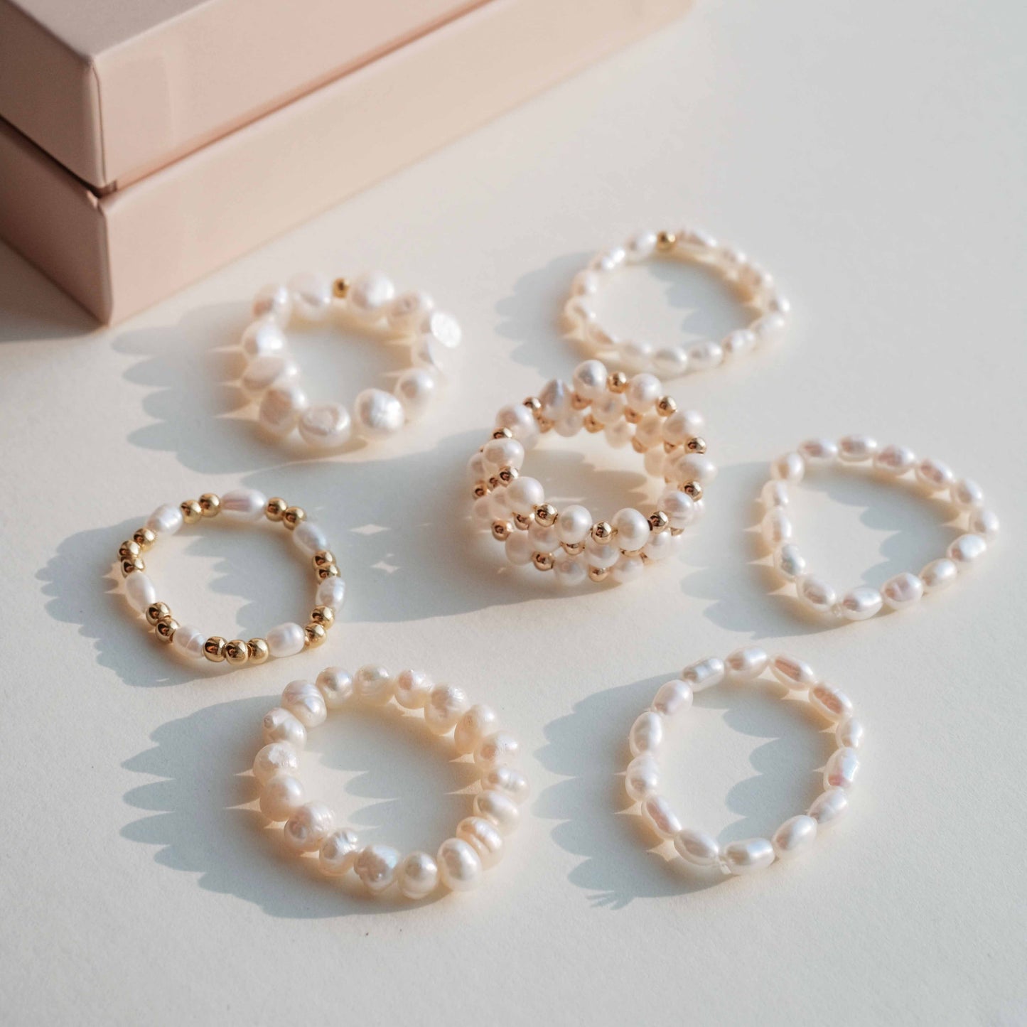 Natūralių perlų žiedų rinkinys