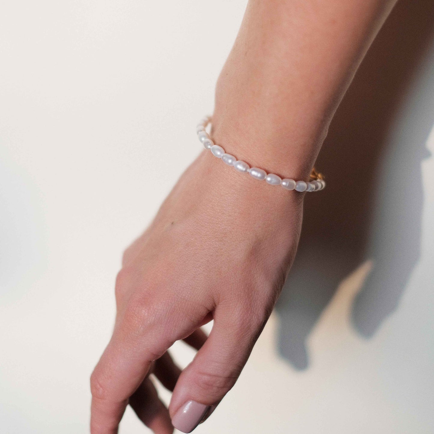 Pearl bracelet with gold plated / silver details